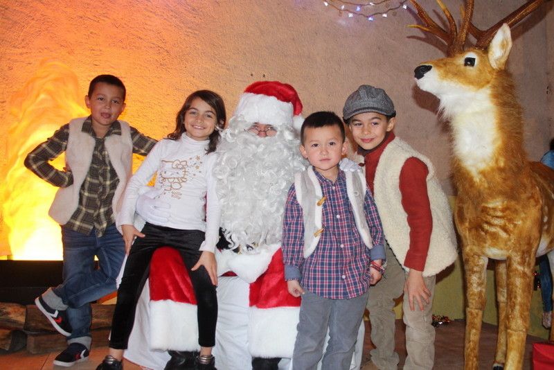 Album 19/20_déc_Le Père Noël et ses Lutins