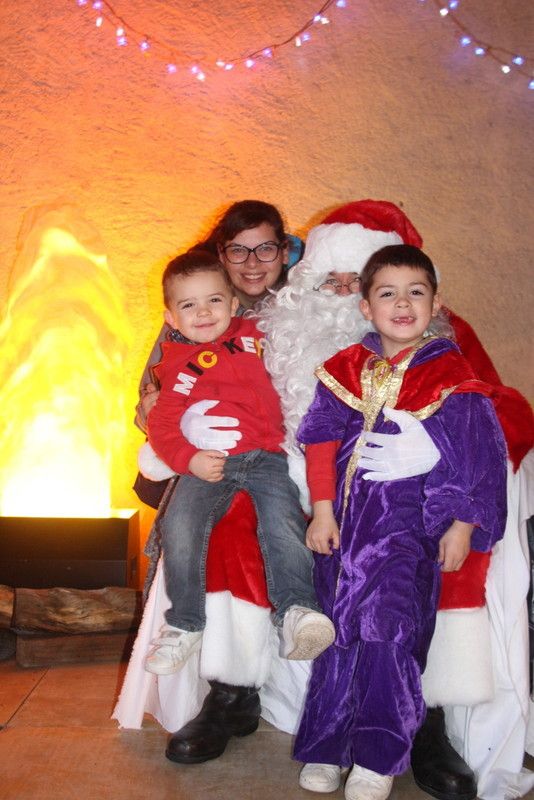 Album 19/20_déc_Le Père Noël et ses Lutins