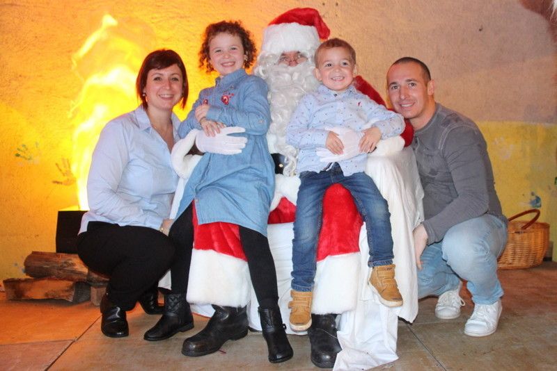 Album 19/20_déc_Le Père Noël et ses Lutins