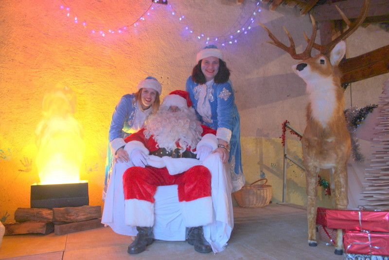 Album 19/20_déc_Le Père Noël et ses Lutins