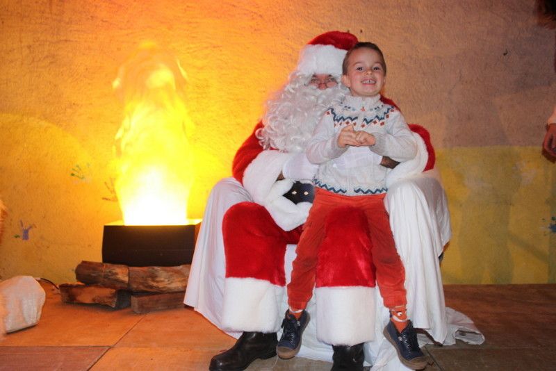 Album 19/20_déc_Le Père Noël et ses Lutins