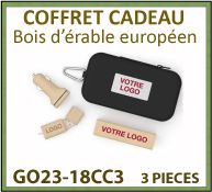 Coffret avec batterie nomade powerbank, chargeur usb de voiture et clé usb en bois d'érable