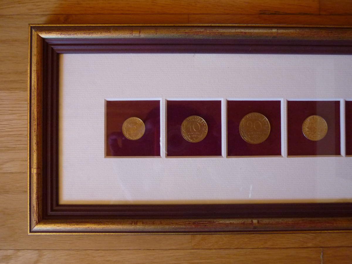 Cadre pour médailles, insignes, pièces, billets et diplômes - L'Atelier  d'Encadrement - Bailleul - Isabelle & Rebecca depuis 2002