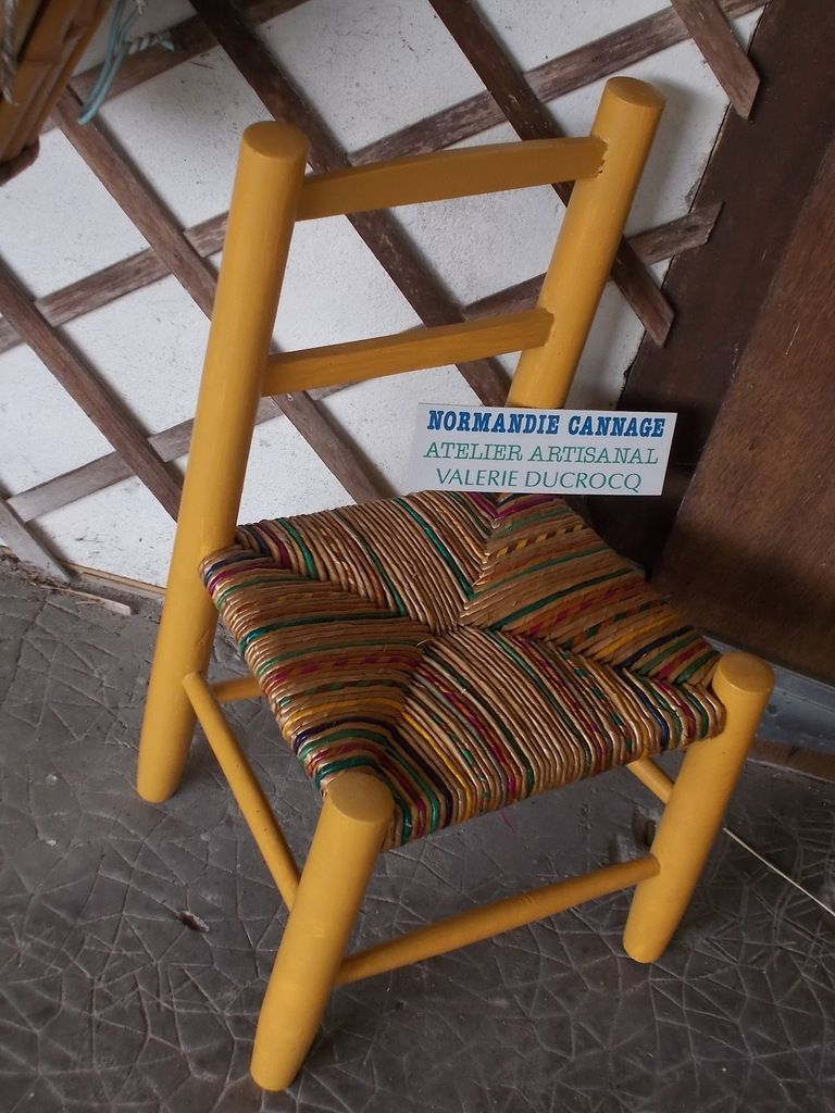 Chaise enfant paillée 