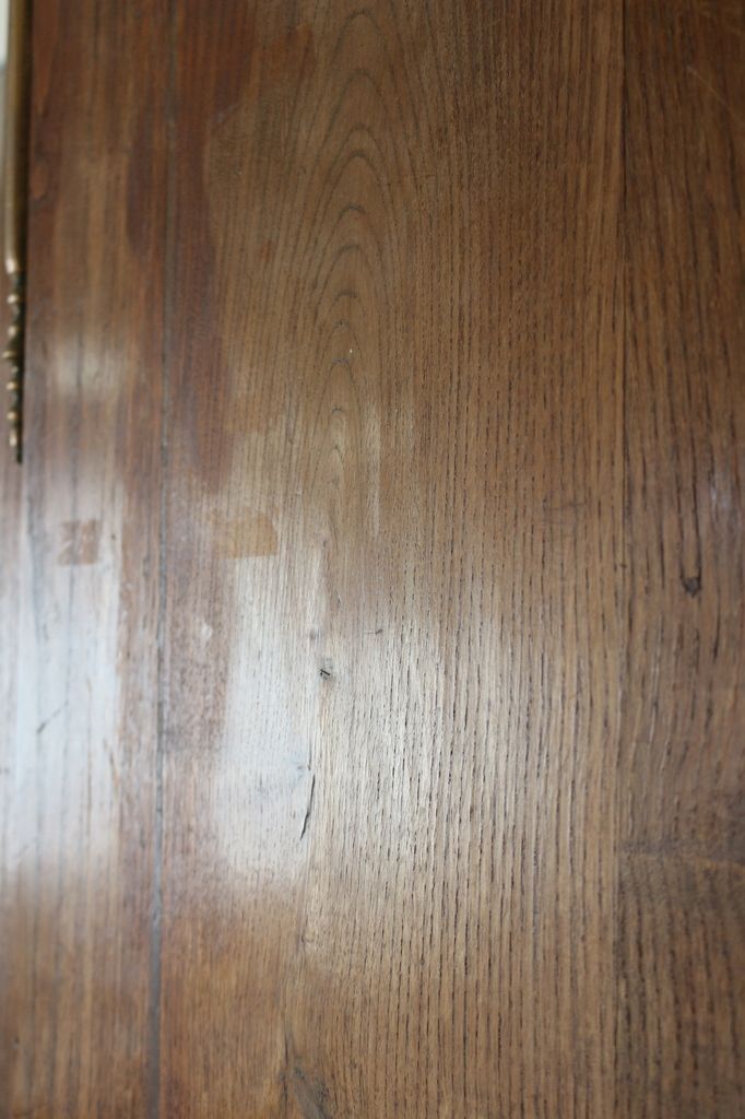 taches grasses sur bois