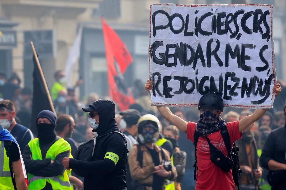 Condamnation Dun Policier Gilet Jaune Pour Avoir Insulté
