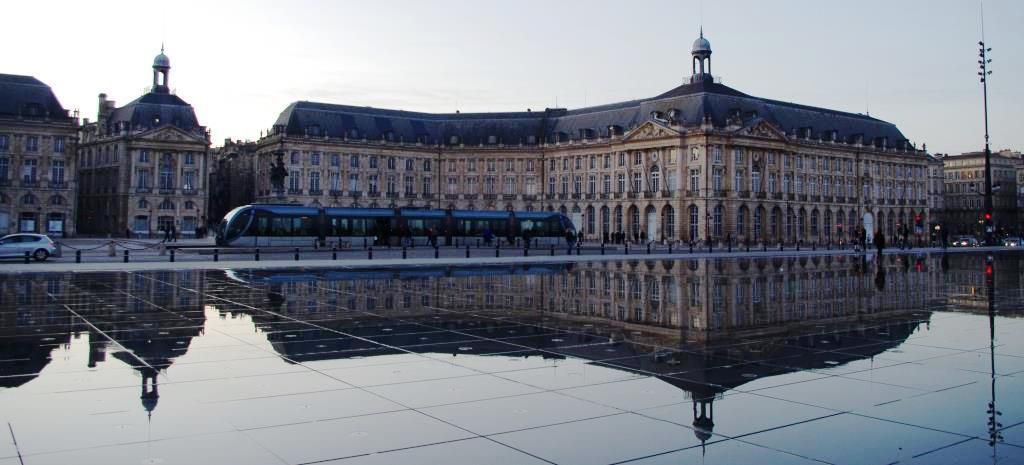 Bordeaux, la place de la Bourse et son miroir d'eau