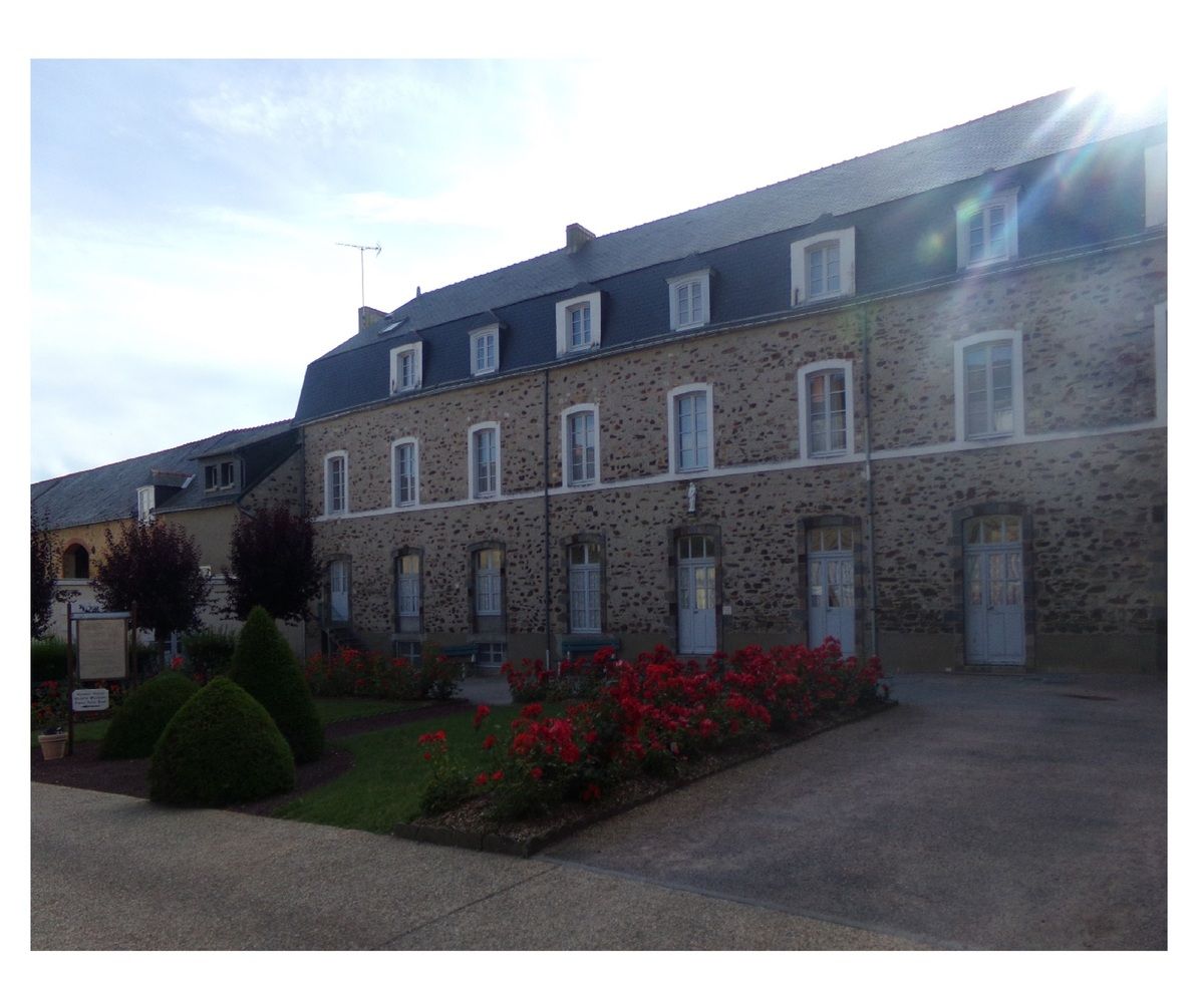 Abbaye de Saint GildasdesBois poudouvre