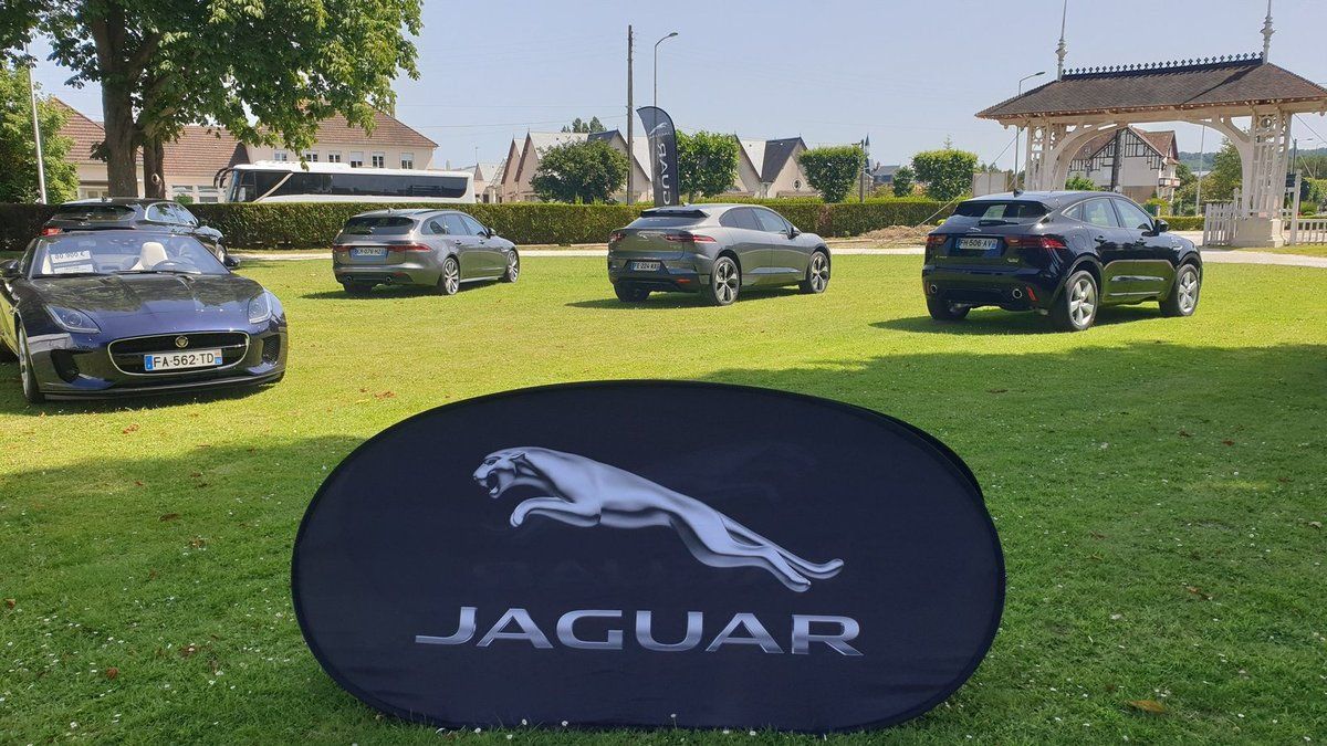 𝗝𝗮𝗴𝘂𝗮𝗿 𝗧𝗲𝗻𝗻𝗶𝘀 𝗧𝗿𝗼𝗽𝗵𝘆