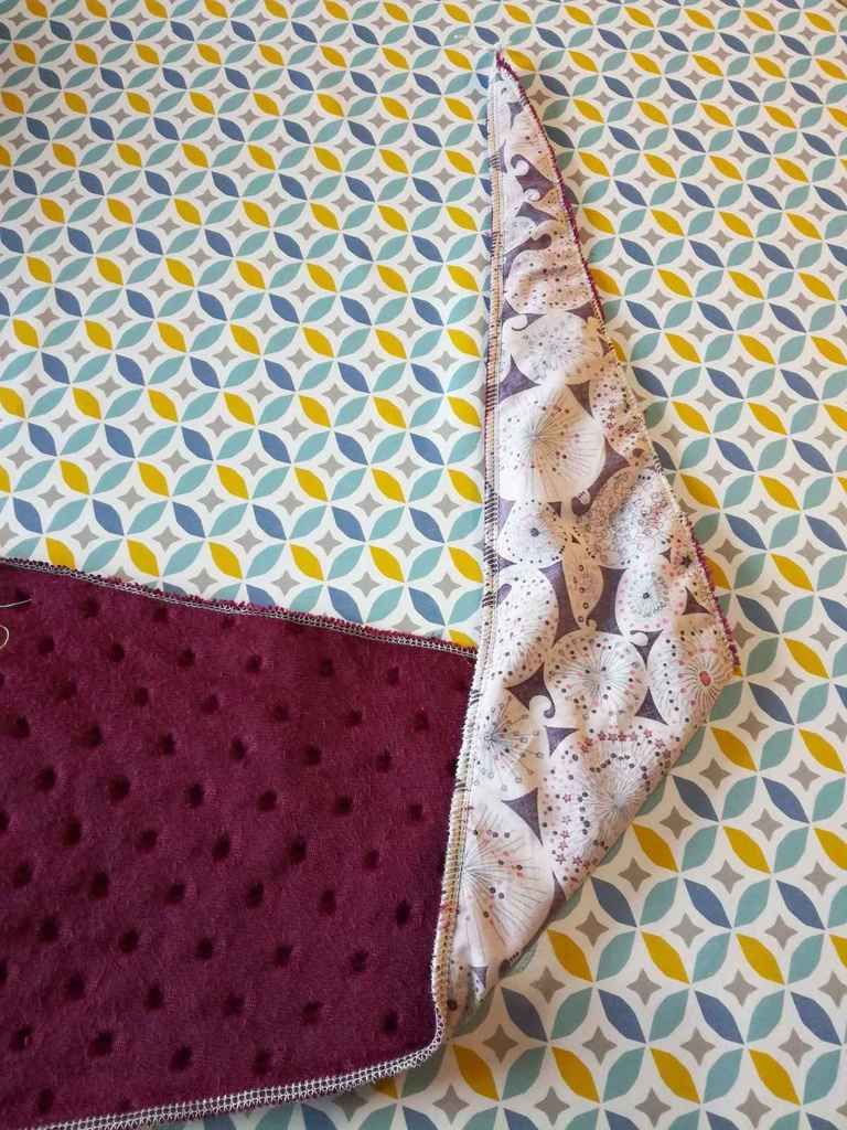 Foulard XXL triangle - Tuto - Le blog de des-etoiles-surlapeau