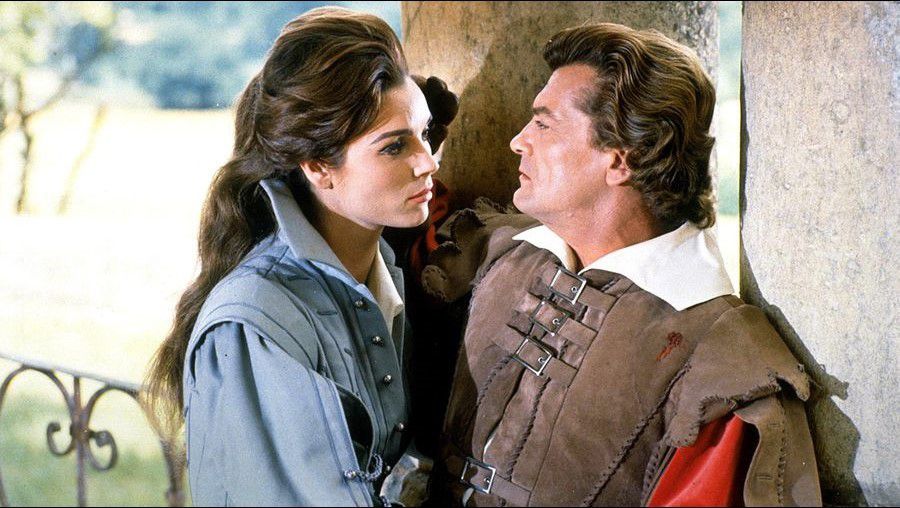 Capitan_Elsa_Martinelli