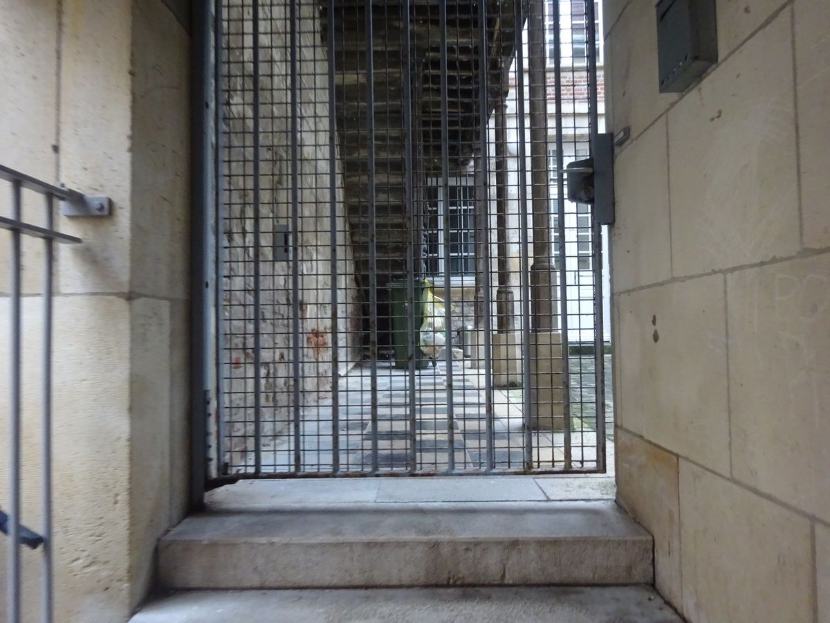 Amiens. L'escalier de l'Ange d'Or. Déc. 2019. © Jean-Louis Crimon