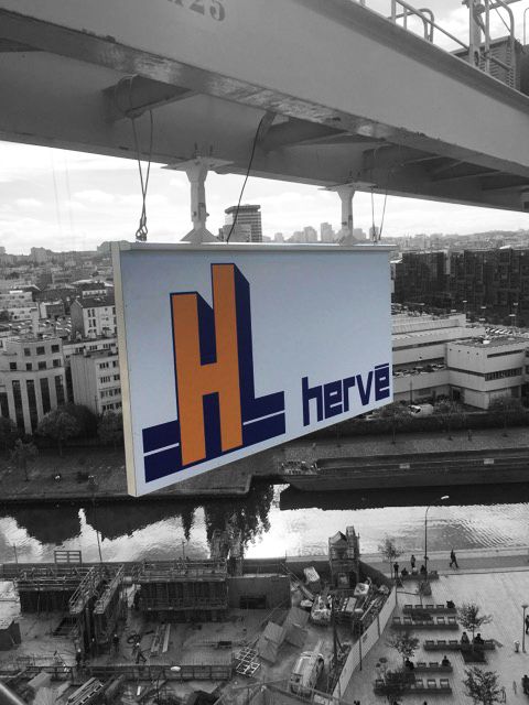 publicite communication enseigne, caisson lumineux grue à tour