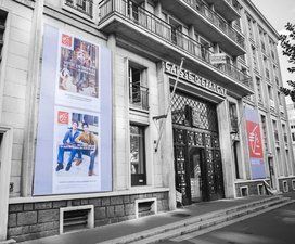 Décoration publicitaire de façade