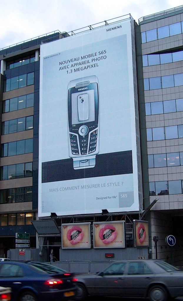 affichage publicitaire sur échafaudage