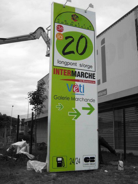 Totem grand format centre commercial