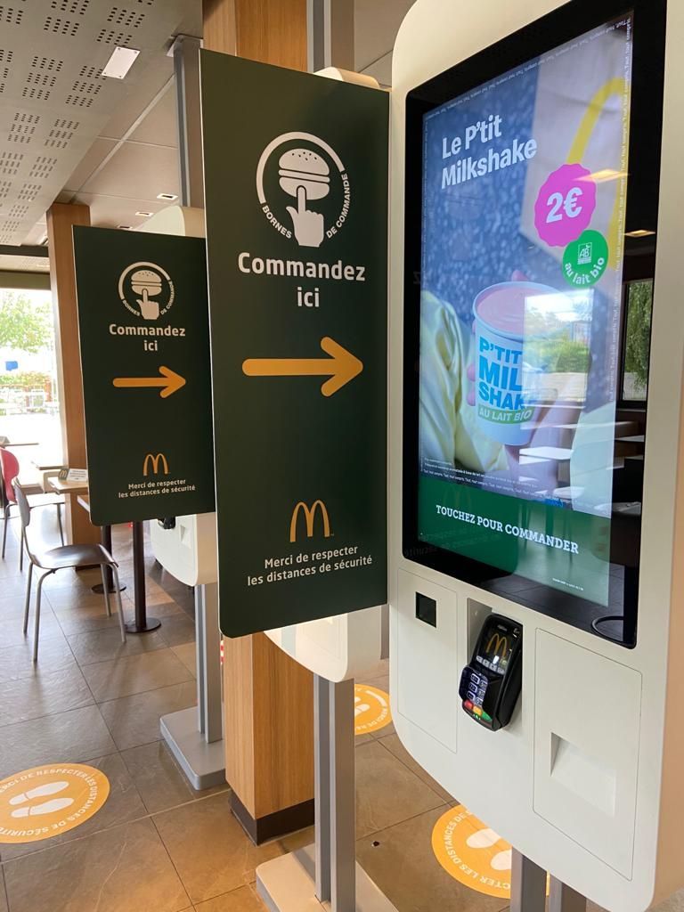 signalétique covid-19 / création d'écran pvc avec impression UV / séparation des bornes de commande
