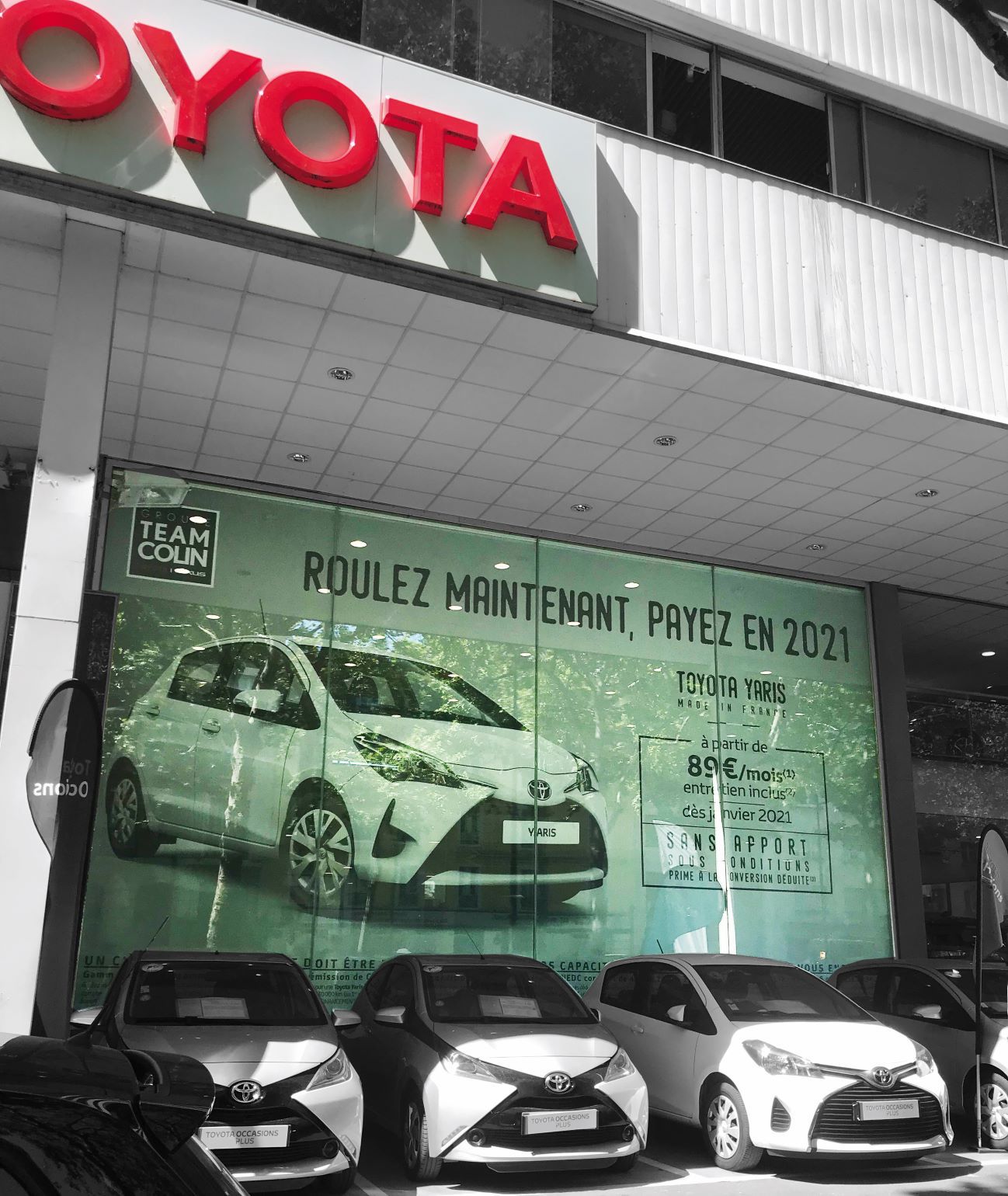 PLV géante façade de concession automobile