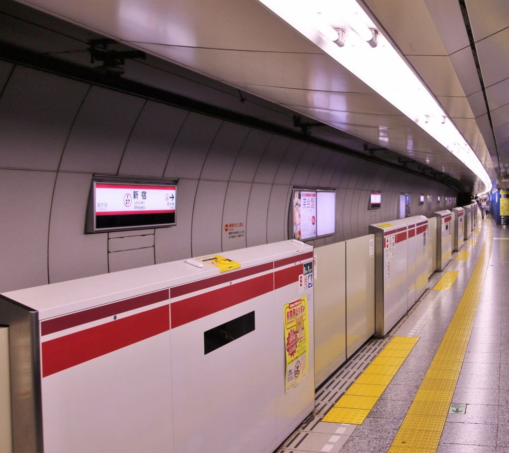 Métro de Tokyo Japon les MERVEILLES du MONDE de POUPIE