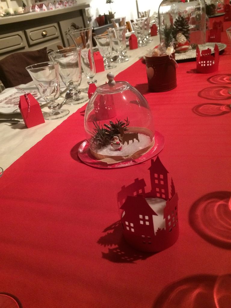 confettis de table Père Noël rouge - Hyperfetes