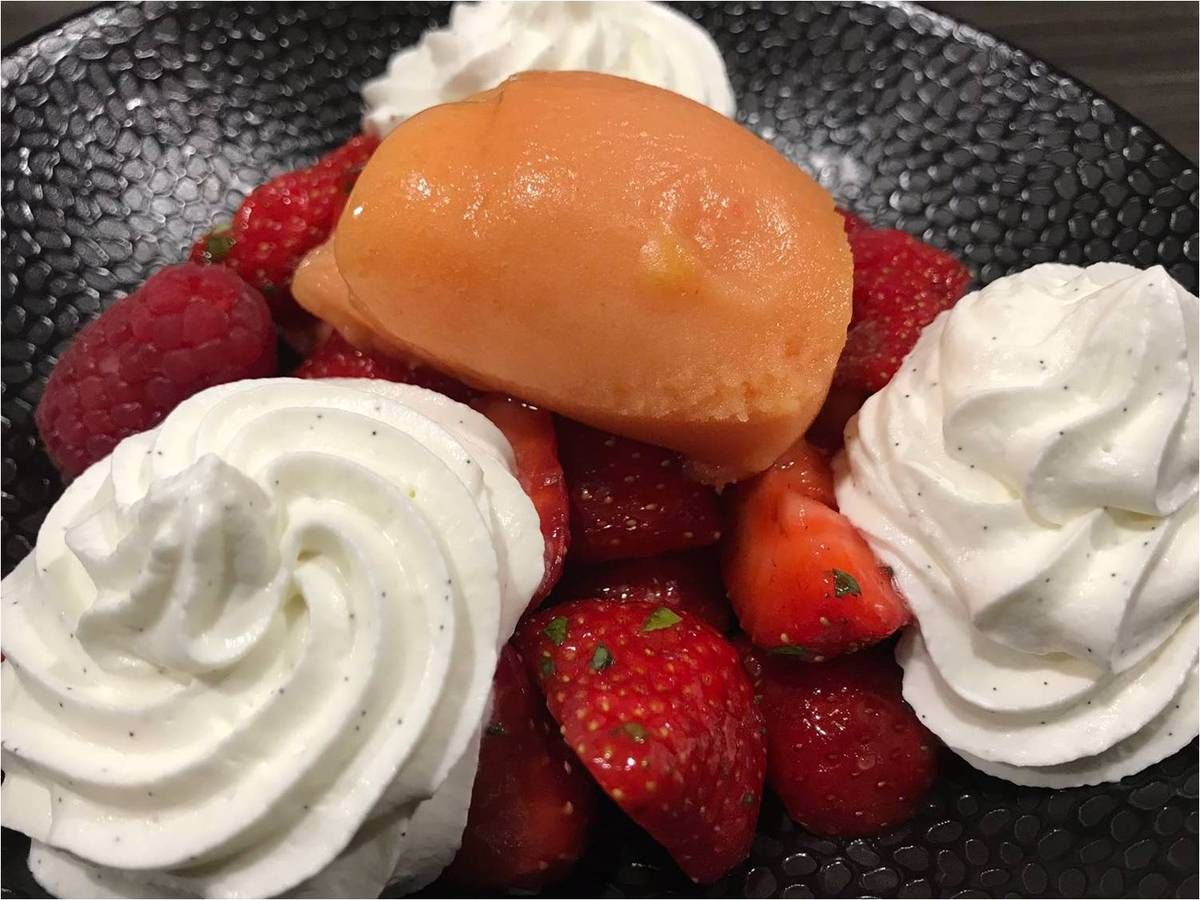 Fraises meringues et chantilly La cuisine, c'est lui... et moi