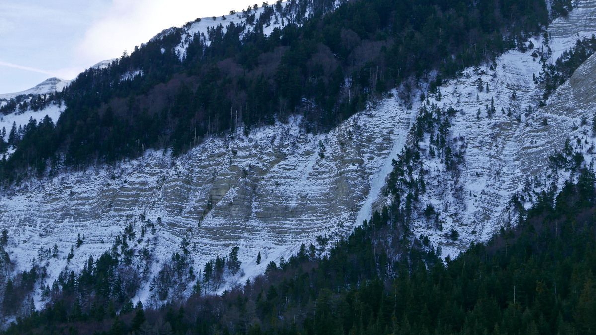 Vue du Col de Boulc: 1-Bilboquet, 2-la Pare du Pauvre, 3-de Pare en Part. Gros plan sur la Pare du Pauvre.