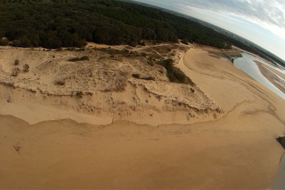 Photos aériennes d'une grande marée sur la plage du veillon à Talmont