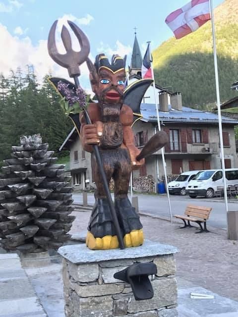 Bessans : un nouveau diable sur la place du village !