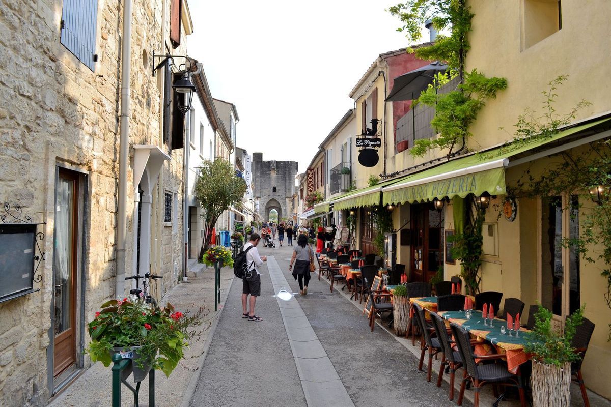 Déambulations dans les petites rues anciennes d'Aigues-Mortes et gros craquage dans la boutique "La Cure Gourmande", miam!!! 