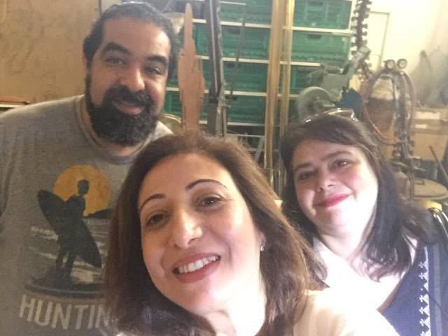 Avec Noutayel Belkhadi, qui participe de son talent à la réalisation d'une oeuvre dans l'exposition!