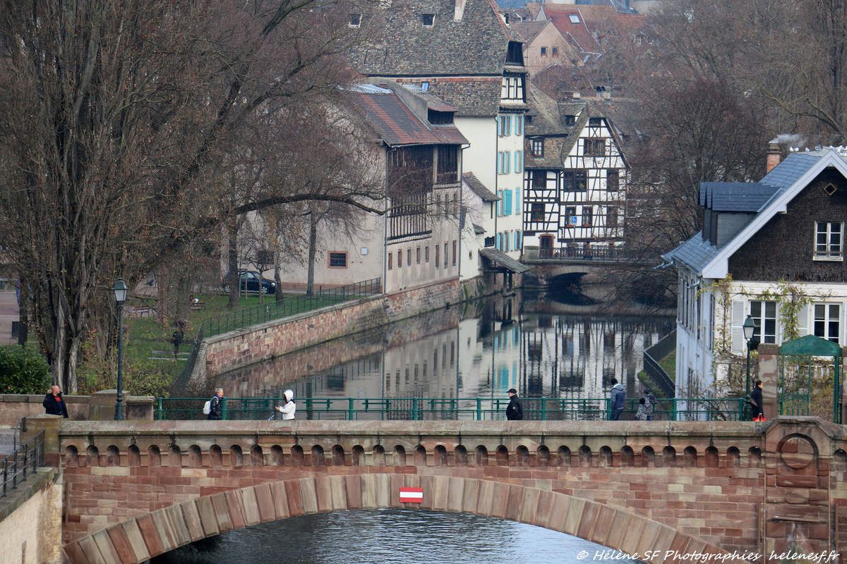 Strasbourg, balade dans le quartier de la petite France et des ponts couverts pendant les marchés de Noël