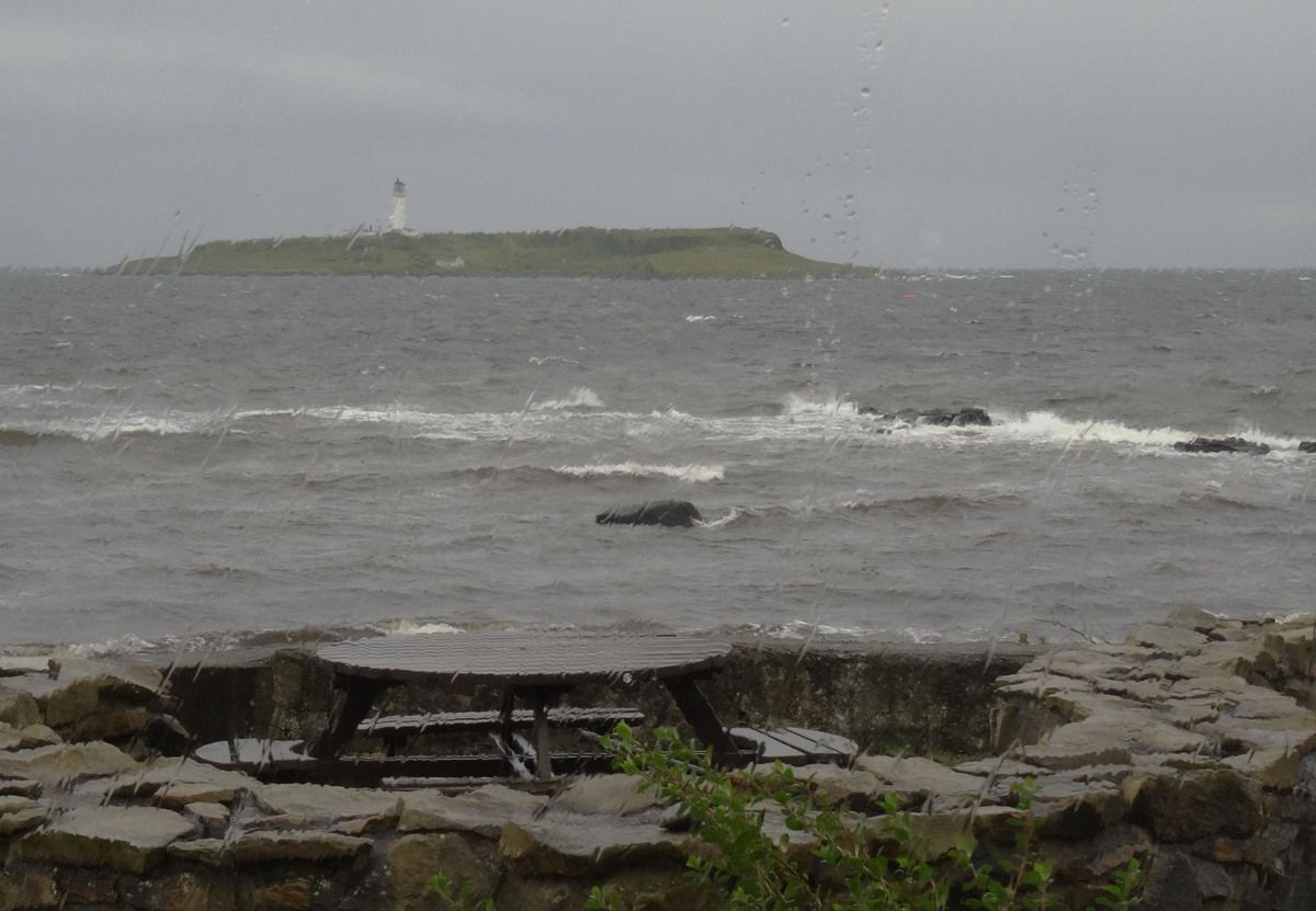 L'île de Pladda et son phare, vus du salon de l'hôtel de Kildonan