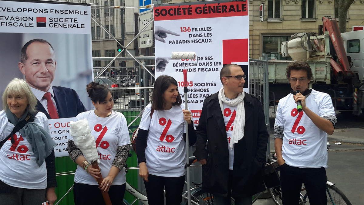 Les militants avant ou après être passé au Commissariat.