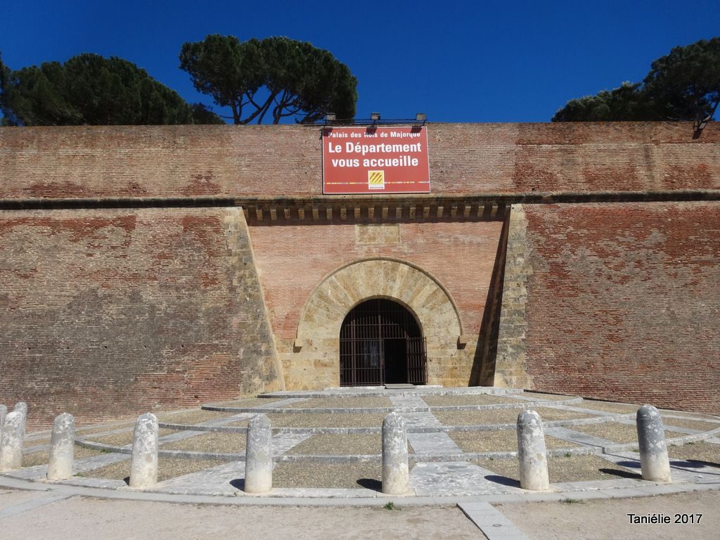 Palais des Rois de Majorque, Entrée