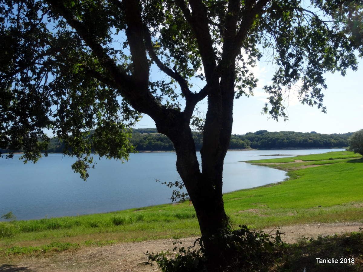 Lac de Pannecière en Morvan