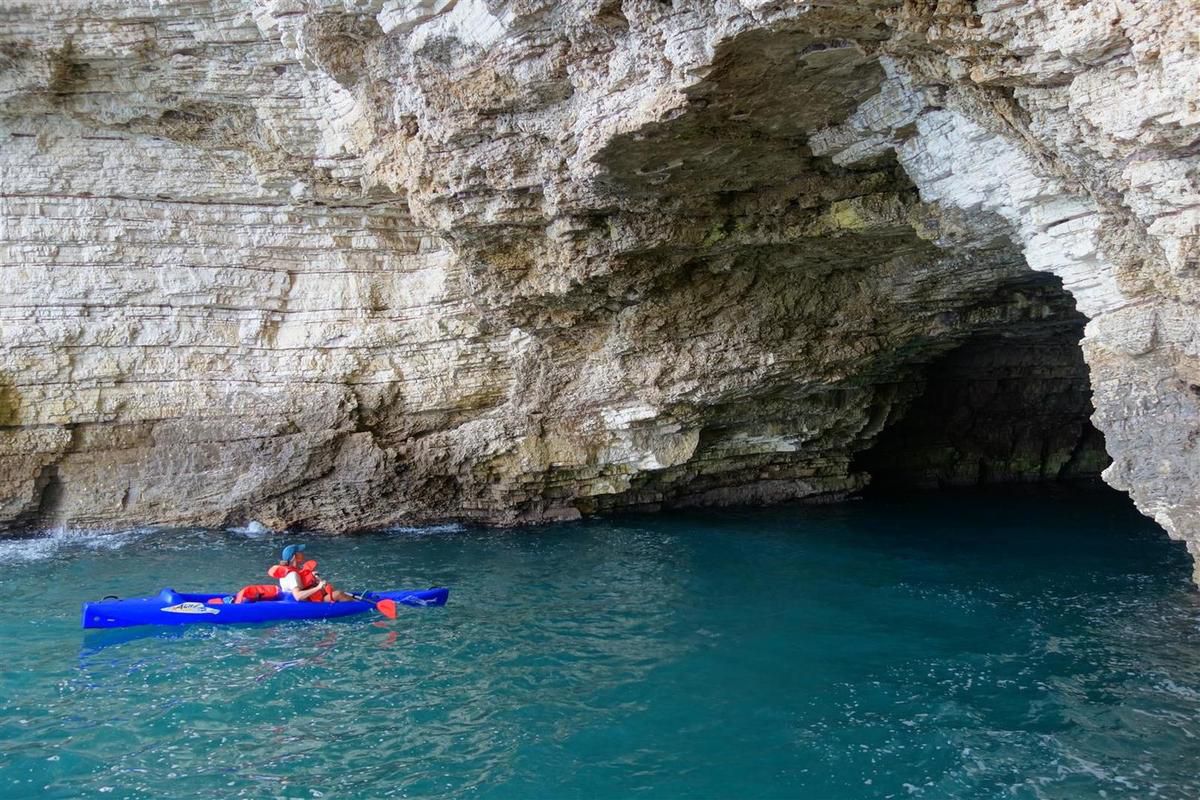 le 15 juillet : les grottes au sud de la baie de Vignanotica
