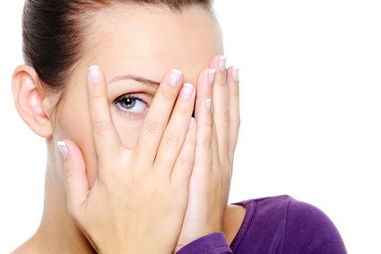 Tiraillements, inflammations, rougeurs... La peau sensible est d'avant tout une peau réactive qui a besoin d'une attention particulière et de soins adaptés pour l'apaiser.