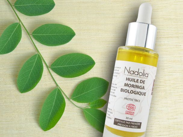 Originaire d'Inde, l'huile de moringa est une huile bienfaitrice des peaux en quête de réconfort. Riche en vitamines, l'huile de moringa est bien plus qu'une huile de beauté, c'est une véritable huile de soin.