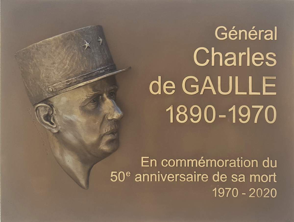 de gaulle-18 juin-commémoration-danrobert-dan robert-sculpteur statuaire-bas relief-st tropez-général de gaulle