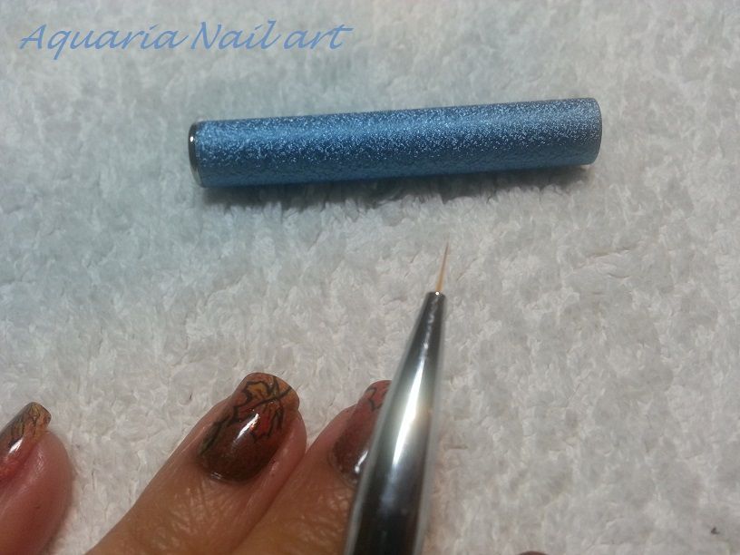 Pinceau nail art avec bouchon