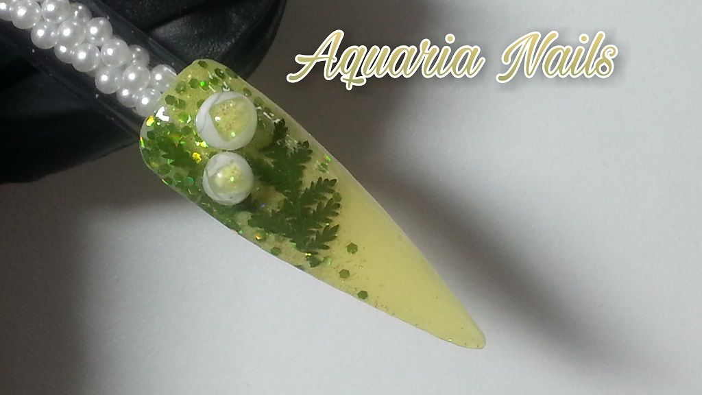 nail art muguet