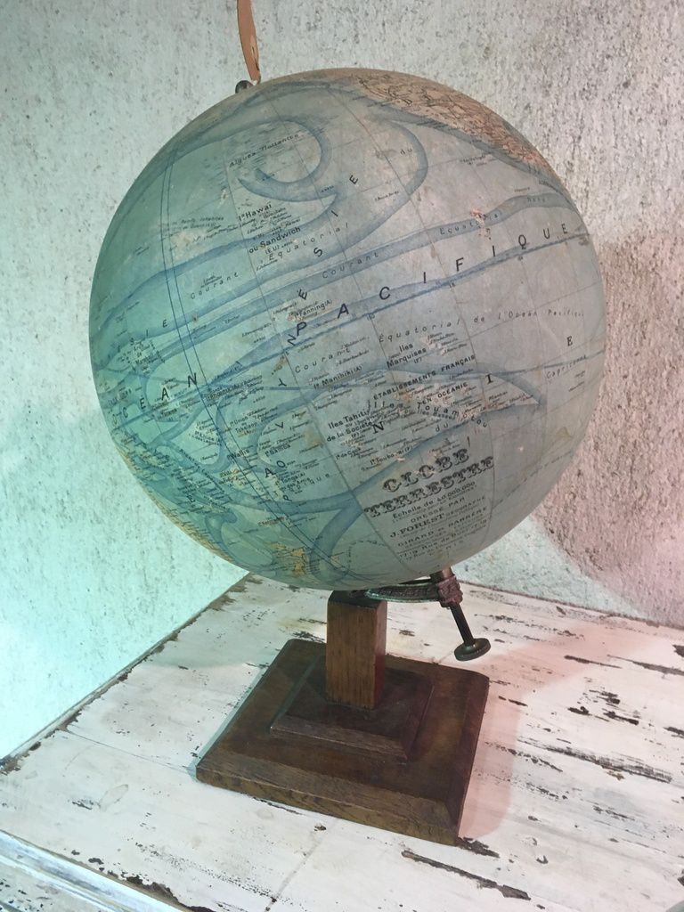 Globe terrestre tournant mappemonde
