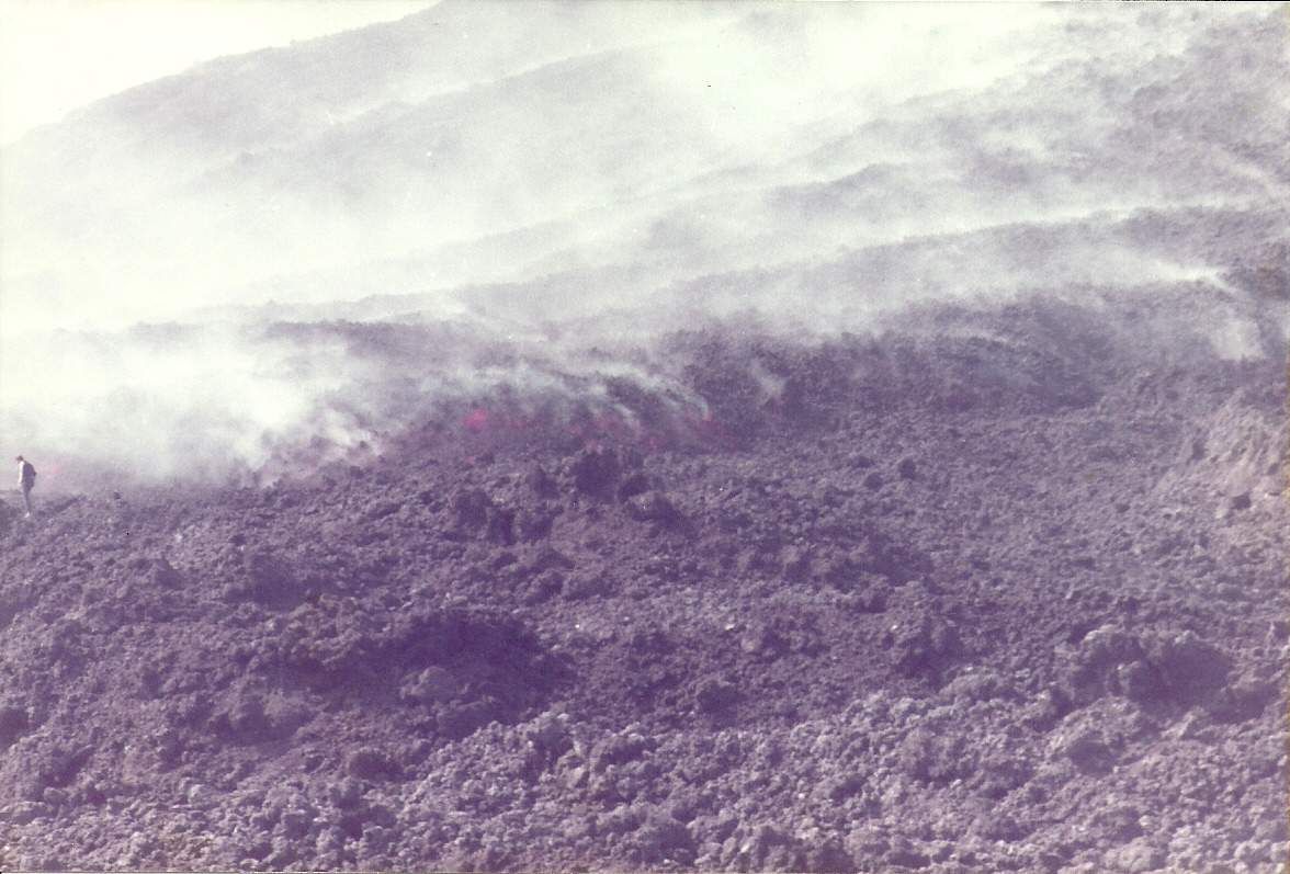 Il y a un personnage tout petit à gauche de la photo ce qui permet de voir cette perspective à l' échelle