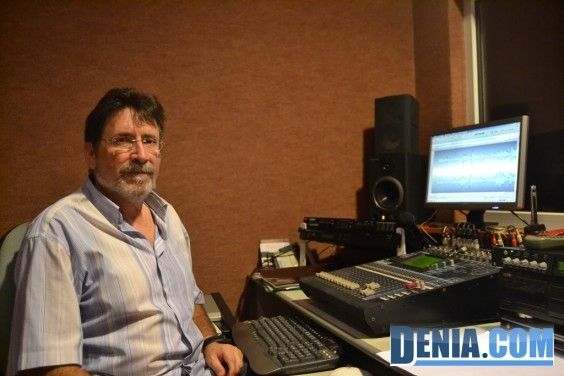 Sebastian dans son studio