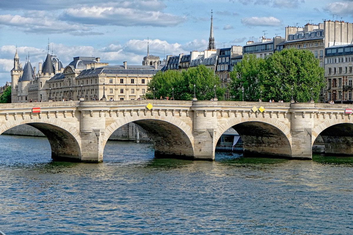Le Pont Neuf et le Quai des Orfèvres - Paris