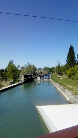 Robion, le canal.