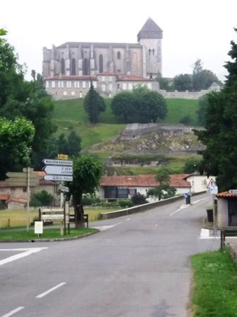 Saint-Bertrand-de-Comminges s'éloigne...