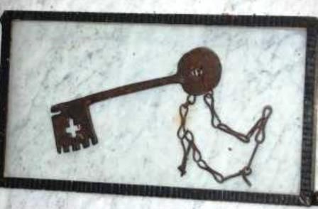 Saint-Pé-de-Bigorre : la clé de Saint-Pierre. (voir mystères de Saint-Jacques de Compostelle).