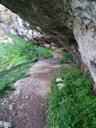 Gavarnie : descente à flanc de montagne.