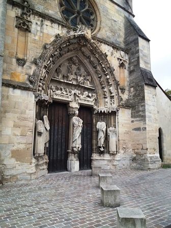 Longpont-sur-Orge : basilique Notre-Dame-de-Bonne-Garde.